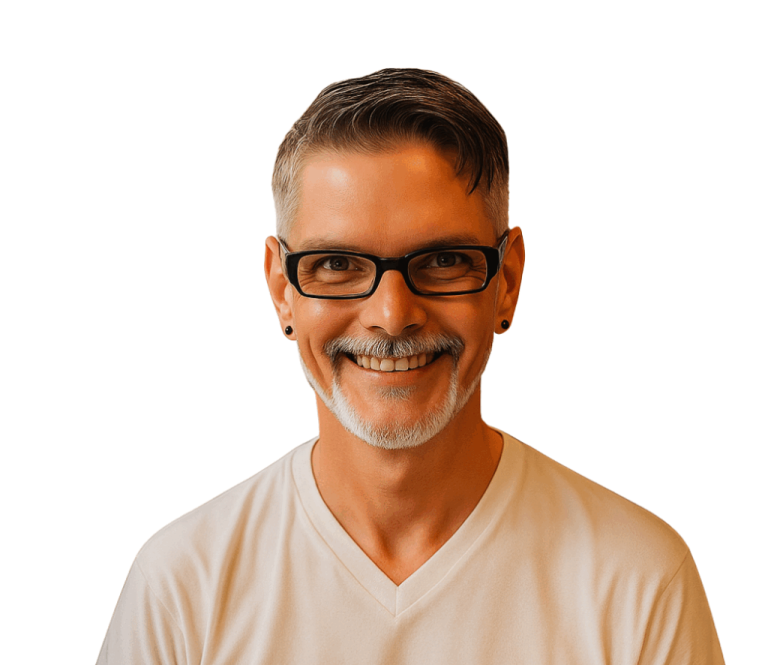 Mann mit grauen Haaren und Brille, lächelt freundlich in einem weißen T-Shirt Treppenlift Experten Mann mit grauen Haaren und Brille, lächelt freundlich in einem weißen T-Shirt Treppenlift Experten